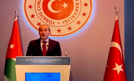 وزير الخارجية يحاضر في مؤتمر السفراء الأتراك بأنقرة وزير الخارجية يحاضر في مؤتمر السفراء الأتراك بأنقرة