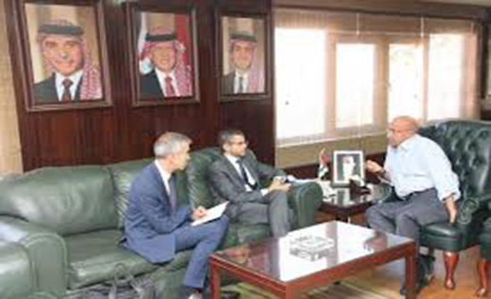 وزير المياه يلتقي السفير الفرنسي وزير المياه يلتقي السفير الفرنسي