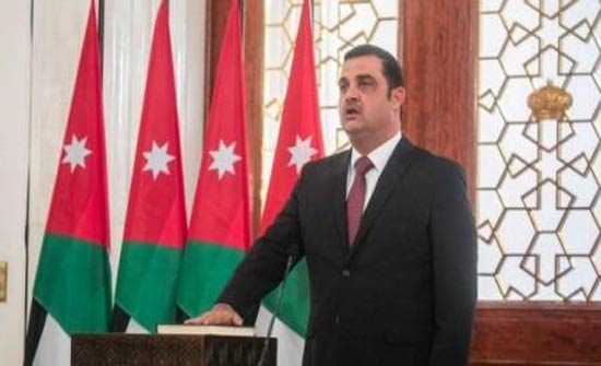 وزير الشباب يتفقد أعمال الملعب الشتوي في الأغوار الجنوبية وزير الشباب يتفقد أعمال الملعب الشتوي في الأغوار الجنوبية