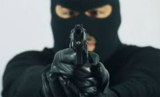 شاهد.. سطو مسلح على محل تجاري بإربد شاهد.. سطو مسلح على محل تجاري بإربد
