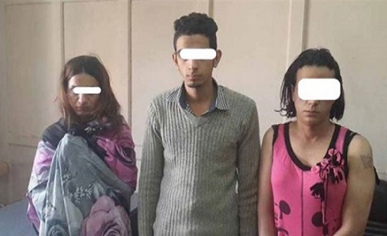 مصر.. متهم في شبكة تبادل الزوجات: "زهقت وشعرت بالملل من مراتي فقررنا التغيير" مصر.. متهم في شبكة تبادل الزوجات: "زهقت وشعرت بالملل من مراتي فقررنا التغيير"