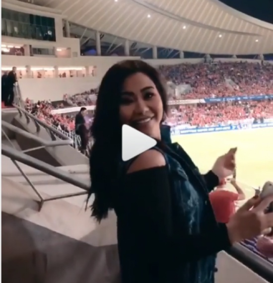 بالفيديو - شيرين تشعل الشبكات برقصها على انغام "3 دقات" في الإمارات بالفيديو - شيرين تشعل الشبكات برقصها على انغام "3 دقات" في الإمارات