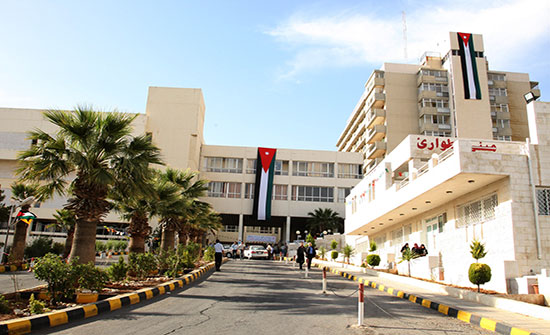 الممرضين تمهل مستشفى الجامعة اسبوعين لتنفيذ مطالبها الممرضين تمهل مستشفى الجامعة اسبوعين لتنفيذ مطالبها