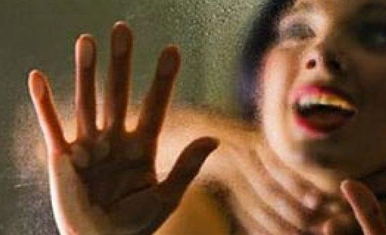 سيدة عربيّة هربت من اعتداى جماعي.. إلى الموت! سيدة عربيّة هربت من اعتداى جماعي.. إلى الموت!