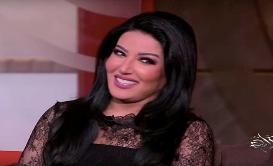 شاهد.. سمية الخشاب في وصلة دلع: “بتطلق وبحلو أعمل إيه” شاهد.. سمية الخشاب في وصلة دلع: “بتطلق وبحلو أعمل إيه”