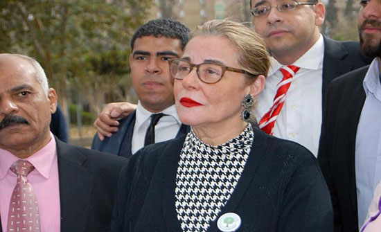 مها أبو عوف تتخلى عن الأسود بعد وفاة شقيقها بيومين مها أبو عوف تتخلى عن الأسود بعد وفاة شقيقها بيومين