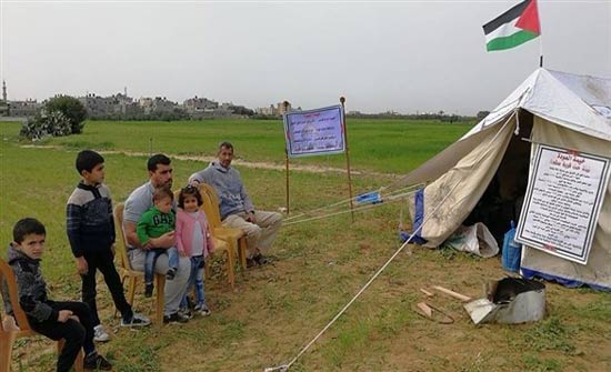 فلسطينيون ينصبون خياماً على حدود غزة للمطالبة بحق العودة فلسطينيون ينصبون خياماً على حدود غزة للمطالبة بحق العودة