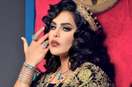 أحلام تشبه نفسها بالقمر بسبب الآيفون الجديد! أحلام تشبه نفسها بالقمر بسبب الآيفون الجديد!