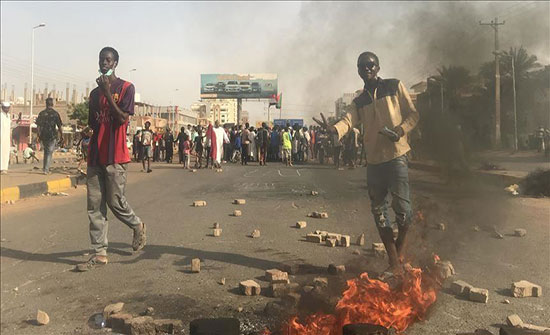 أطباء السودان: مقتل 4 متظاهرين إثر إطلاق رصاص في أم درمان أطباء السودان: مقتل 4 متظاهرين إثر إطلاق رصاص في أم درمان