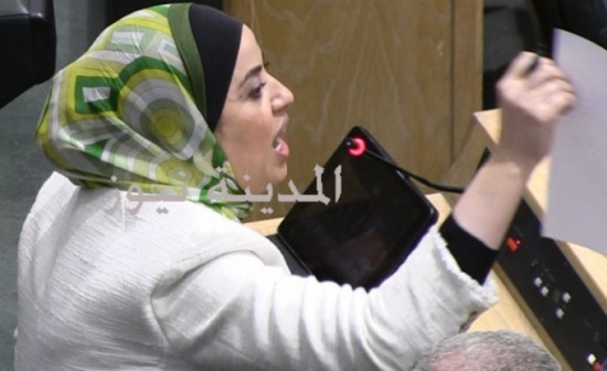 بالفيديو .. بني مصطفى للملقي : لماذا اعدتم موظفاً إلى عمله بعد شهر ونصف من تقاعده بالفيديو .. بني مصطفى للملقي : لماذا اعدتم موظفاً إلى عمله بعد شهر ونصف من تقاعده