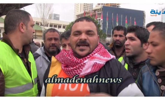 بالفيديو : اعتصام سائقي التكاسي قبالة مجلس النواب بالفيديو : اعتصام سائقي التكاسي قبالة مجلس النواب
