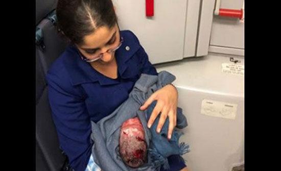 شاهد : ولادة طفلة داخل طائرة في الجو شاهد : ولادة طفلة داخل طائرة في الجو