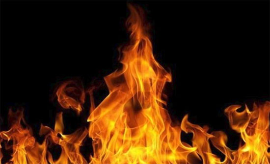 إصابة طفلين إثر حريق شقة في الكرك إصابة طفلين إثر حريق شقة في الكرك