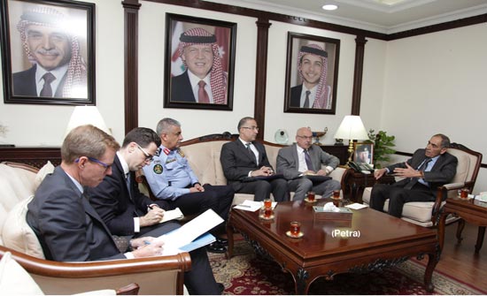 وزير الداخلية يلتقي مسؤولا امميا لمكافحة الارهاب وزير الداخلية يلتقي مسؤولا امميا لمكافحة الارهاب