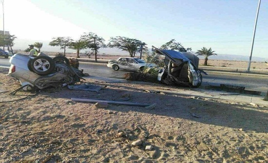 صور صادمة : وفاة شخص بحادث مروع في العقبة وانشطار مركبته إلى نصفين صور صادمة : وفاة شخص بحادث مروع في العقبة وانشطار مركبته إلى نصفين