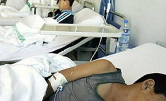 إغلاق مطعم بالشمع الاحمر بعد تسمم 34 حالة غالبيتهم "اطفال" في اربد إغلاق مطعم بالشمع الاحمر بعد تسمم 34 حالة غالبيتهم "اطفال" في اربد