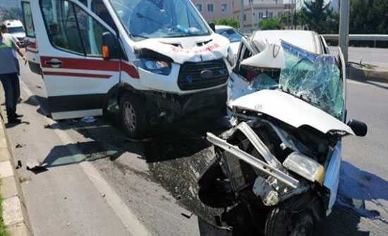 وفاة سوري جراء تعرض سيارة إسعاف كانت تنقله إلى المستشفى لحادث مروع وفاة سوري جراء تعرض سيارة إسعاف كانت تنقله إلى المستشفى لحادث مروع