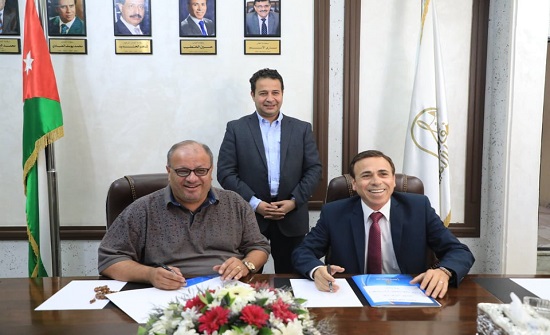 توقيع اتفاقية تعاون بين نقابة الفنانين وإدارة مهرجان جرش توقيع اتفاقية تعاون بين نقابة الفنانين وإدارة مهرجان جرش