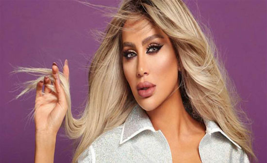 مايا دياب متهمة بفتح فستانها وإظهار ساقها عمداً! مايا دياب متهمة بفتح فستانها وإظهار ساقها عمداً!