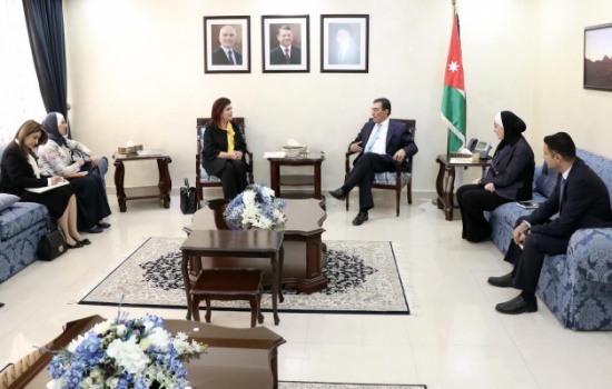 الطراونة يبحث وسفراء العلاقات الثنائية الطراونة يبحث وسفراء العلاقات الثنائية