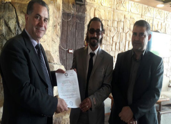 الطاهات يتسلم شهادة تقديرية من المجلس العربي للادباء والشعراء والمثقفين الطاهات يتسلم شهادة تقديرية من المجلس العربي للادباء والشعراء والمثقفين