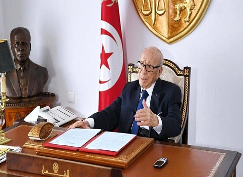 السبسي يظهر لأول مرة رسميا بعد "وعكته" الصحية السبسي يظهر لأول مرة رسميا بعد "وعكته" الصحية