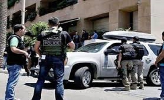 قتيلان وجريحان في لإطلاق نار على موكب وزير لبناني قتيلان وجريحان في لإطلاق نار على موكب وزير لبناني