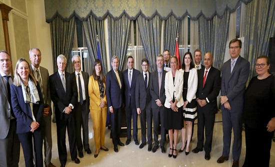 وزير التخطيط يؤكد أهمية زيارة الوفد الأوروبي للاستمرار بتنفيذ الإصلاح الاقتصادي وزير التخطيط يؤكد أهمية زيارة الوفد الأوروبي للاستمرار بتنفيذ الإصلاح الاقتصادي