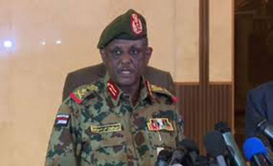 "العسكري" السوداني: الفترة الانتقالية ستكون آمنة وتتوج بانتخابات نزيهة "العسكري" السوداني: الفترة الانتقالية ستكون آمنة وتتوج بانتخابات نزيهة