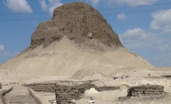 بعد 130 عاما من اكتشافه.. مصر تفتح هرم "اللاهون" بعد 130 عاما من اكتشافه.. مصر تفتح هرم "اللاهون"