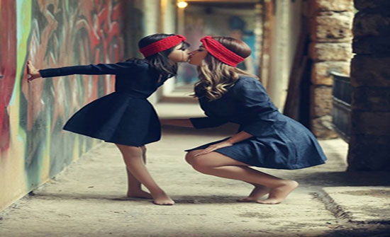 إليكِ أجمل موديلات أزياء الأم وبنتها بمناسبة عيد الأم! (صور) إليكِ أجمل موديلات أزياء الأم وبنتها بمناسبة عيد الأم! (صور)