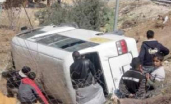 اصابات اثر تدهور حافلة لعمال آسيويين في مأدبا اصابات اثر تدهور حافلة لعمال آسيويين في مأدبا