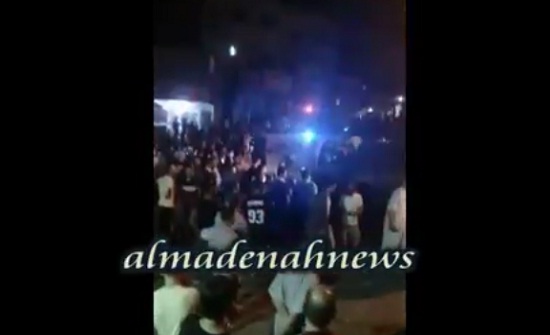 بالفيديو : العشرات يتجمعون في الرصيفة طلباً للثأر وتعزيزات أمنية بالفيديو : العشرات يتجمعون في الرصيفة طلباً للثأر وتعزيزات أمنية
