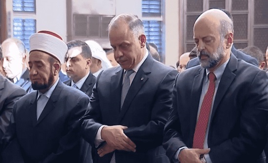 الامير فيصل يشارك المصلين أداء صلاة عيد الأضحى الامير فيصل يشارك المصلين أداء صلاة عيد الأضحى