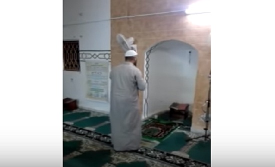 الأردن .. فيديو : ائمة مساجد صلوا لوحدهم بعد رفض المصلين تأدية 20 ركعة بدل 11 الأردن .. فيديو : ائمة مساجد صلوا لوحدهم بعد رفض المصلين تأدية 20 ركعة بدل 11