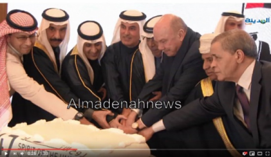شاهد بالفيديو : الفايز يشارك في قطع كعكة احتفال سفارة الامارات بالعيد الوطني السابع والاربعين شاهد بالفيديو : الفايز يشارك في قطع كعكة احتفال سفارة الامارات بالعيد الوطني السابع والاربعين