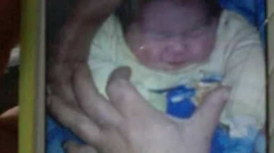 أهالي قرية مصرية يعثرون على رضيعة وبجانبها رسالة غريبة من والدتها! أهالي قرية مصرية يعثرون على رضيعة وبجانبها رسالة غريبة من والدتها!