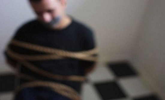 مصرية تخطف شابًا وتصوره عاريًا لإرغامه على الزواج منها مصرية تخطف شابًا وتصوره عاريًا لإرغامه على الزواج منها