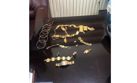 اربد : سائق تكسي يعيد مصوغات ذهبية ب 20 الف دينار اربد : سائق تكسي يعيد مصوغات ذهبية ب 20 الف دينار