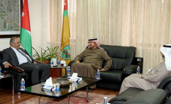 "الأردنية" و "الإمارات" تبحثان التعاون "الأردنية" و "الإمارات" تبحثان التعاون