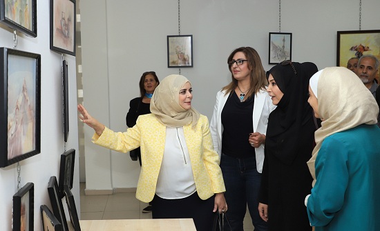 معرض تشكيلي بأسلاك مجدولة بالأمل ولوحات بحثل القهوة معرض تشكيلي بأسلاك مجدولة بالأمل ولوحات بحثل القهوة