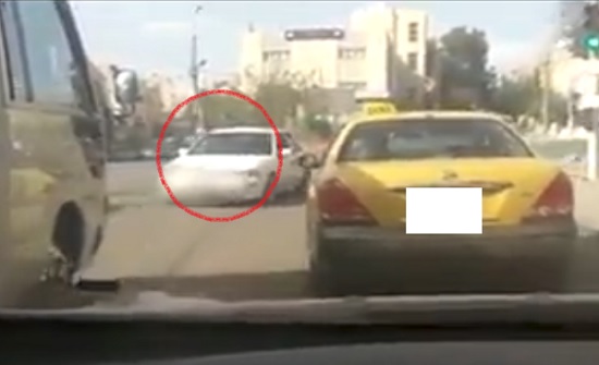بالفيديو : سائق يسير عكس السير في الزرقاء بالفيديو : سائق يسير عكس السير في الزرقاء