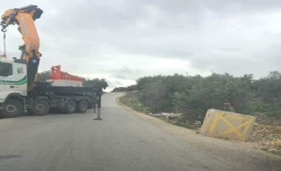 الاحتلال ينصب بوابة حديدية على مدخل قرية دير أبو مشعل شمال رام الله الاحتلال ينصب بوابة حديدية على مدخل قرية دير أبو مشعل شمال رام الله