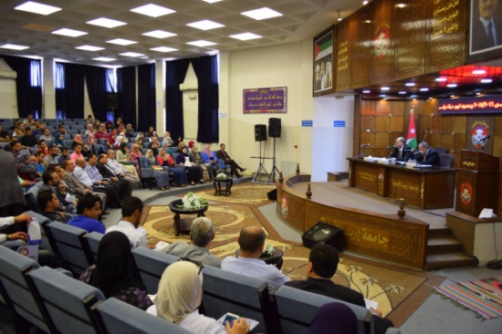 الأستاذ الدكتور الكردي يلتقي الطلبة الجدد في جامعة إربد الأهلية الأستاذ الدكتور الكردي يلتقي الطلبة الجدد في جامعة إربد الأهلية