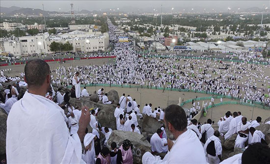 بعد قضاء "ركن الحج الأكبر".. ضيوف الرحمن ينفرون إلى "مزدلفة" بعد قضاء "ركن الحج الأكبر".. ضيوف الرحمن ينفرون إلى "مزدلفة"