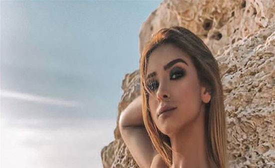 إبنة نوال الزغبي بالمايوه.. وقبلة من حبيبها! (صورة) إبنة نوال الزغبي بالمايوه.. وقبلة من حبيبها! (صورة)