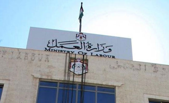 توقيع اتفاقية عمل جماعي للعاملين بقطاع الكهرباء توقيع اتفاقية عمل جماعي للعاملين بقطاع الكهرباء