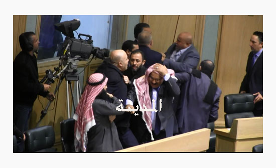بالفيديو : شاهدوا مشاجرة صداح الحباشنة والشوابكة بسبب سؤال الرياطي بالفيديو : شاهدوا مشاجرة صداح الحباشنة والشوابكة بسبب سؤال الرياطي