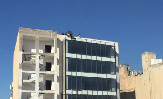 توقيف الشخص الذي حاول الانتحار في الدوار السابع ( تفاصيل ) توقيف الشخص الذي حاول الانتحار في الدوار السابع ( تفاصيل )