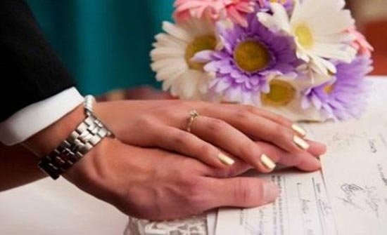 غادر منزل خطيبته خلال عقد القران.. والسبب شرط والدها المفاجئ غادر منزل خطيبته خلال عقد القران.. والسبب شرط والدها المفاجئ